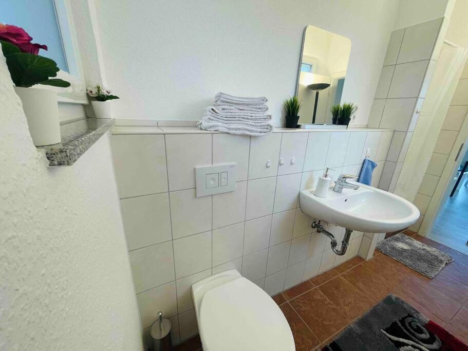 Schoenes Bungalow, Check-In Kontaktlos, Zentral Duisburg Exterior foto